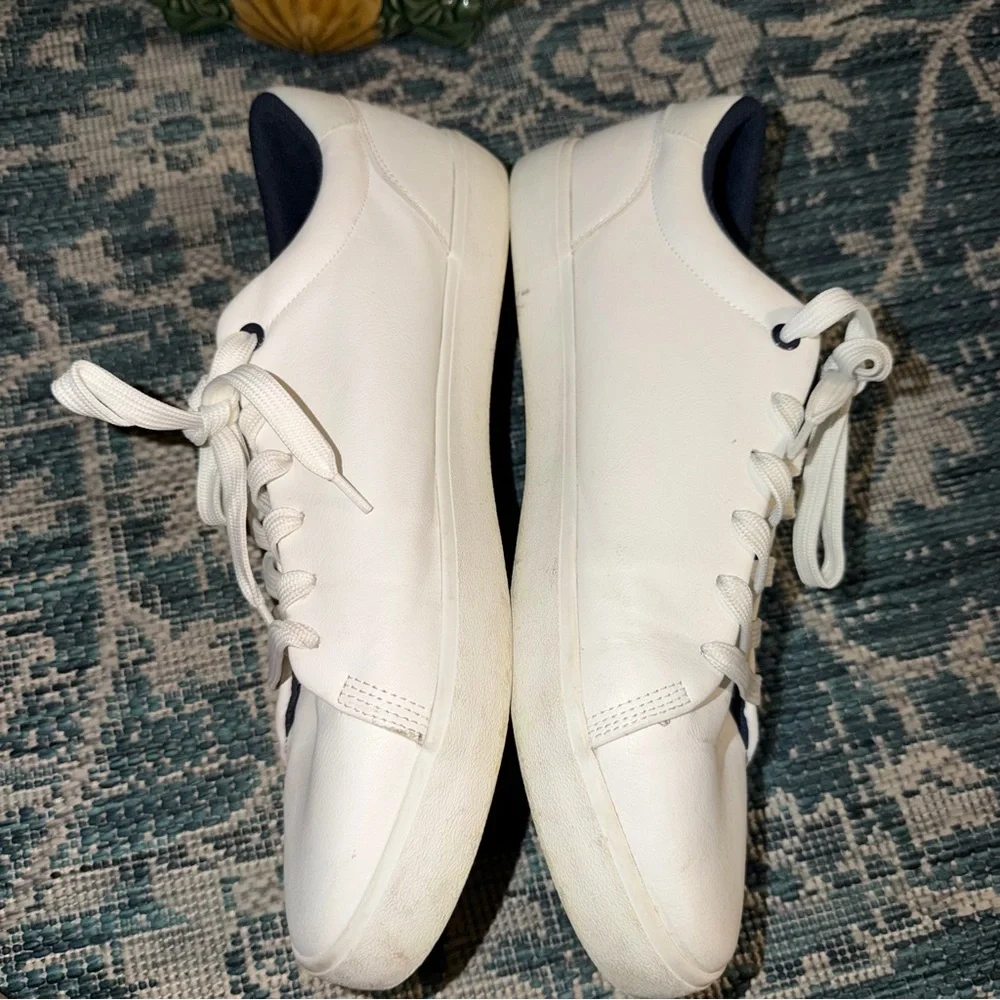 •Tommy Hilfiger• Classic Sneakers - Picture 3 of 8